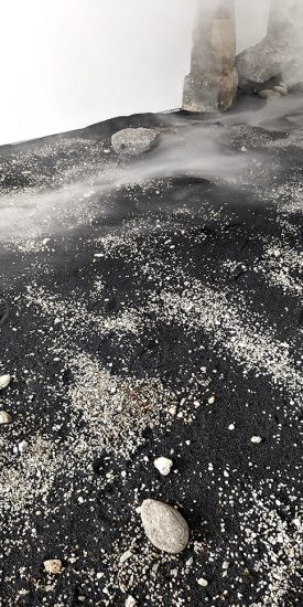 Décor sol sable noir et roches